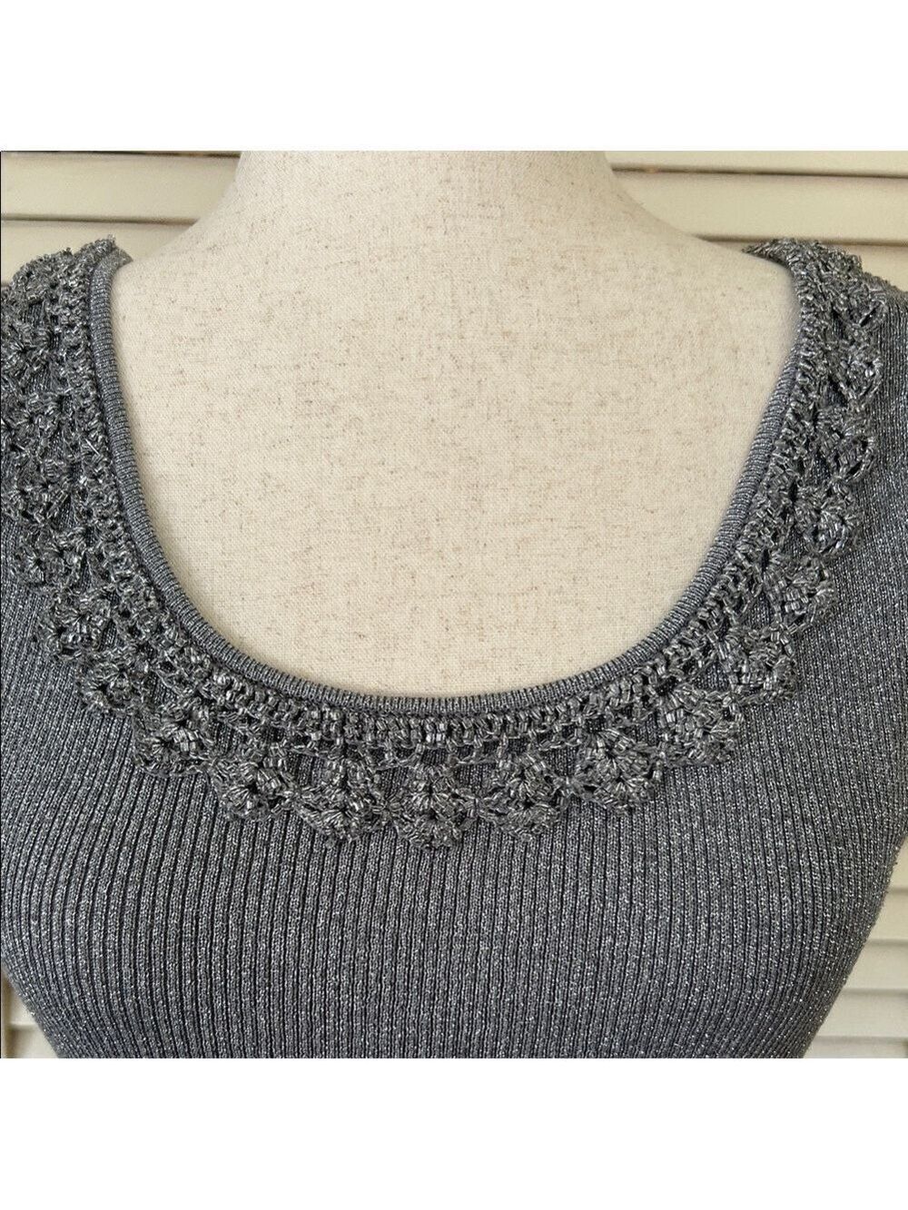 Beaded Scoop Neck Gray Knit Tank Top - Picture 4 of 6